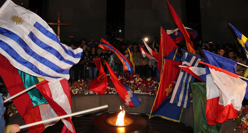 Флаги стран, признавших геноцид армянского народа в Османской Турции. Фото Тиграна Петросяна для "Кавказского узла"