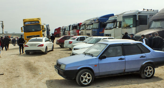 Акция дальнобойщиков против системы "Платон" в окрестностях дагестанского села Тухчар. Фото Патимат Махмудовой для "Кавказского узла"