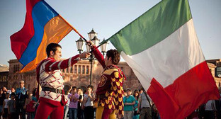 Флаги Армении и Италии. Фото http://barev.today/news/italy2