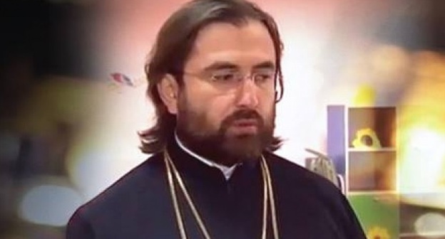 Протоирей Мамаладзе. Фото https://www.kavkazplus.com/news.php?id=13292#.WQx281XyiUk 