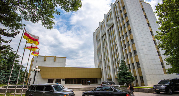 Здание правительства Южной Осетии. Фото © Sputnik / Алексей Ковалев
http://sputnik-ossetia.ru/South_Ossetia/20170505/4111711.html