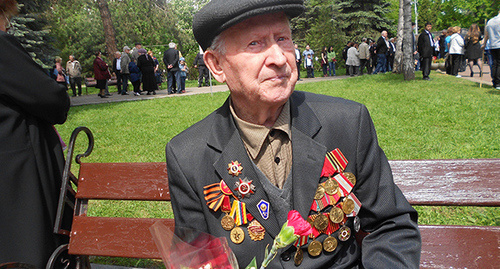 Участник празднования 9 мая. Фото Людмилы Оразаевой для "Кавказского узла"