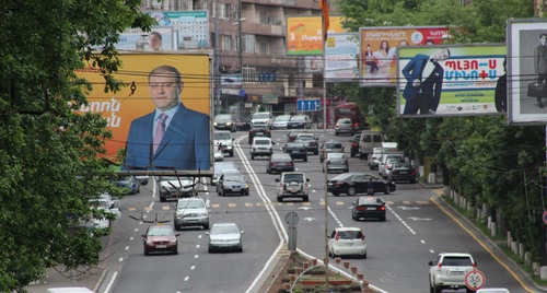 Агитационный билборд на одной из улиц Еревана. 14 мая 2017. Фото Тиграна Петросяна для "Кавказского узла"
