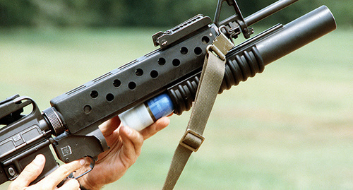 Подствольный гранатомёт M-203. Фото https://ru.wikipedia.org/wiki/Гранатомёт#/media/File:Loading_M203.JPEG