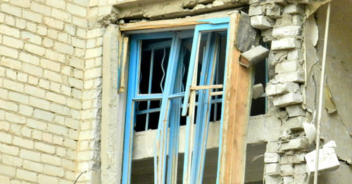 Поврежденное окно квартиры в третьем подъезде. Волгоград, 18 апреля 2017 г. Фото Татьяны Филимоновой для "Кавказского узла"
