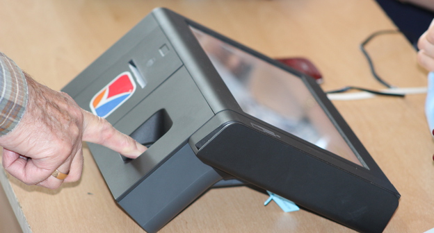 Голосование на одном из избирательных участков. Ереван, 14 мая 2017. Фото Тиграна Петросяна для "Кавказского узла"