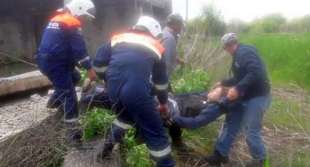 НА месте ЧП. Фото с места ЧП ГКУ РО «ПСС ВВ ТМ»  http://www.donnews.ru/V-Rostovskoy-oblasti-vo-vremya-obrusheniya-zdaniya-pogib-muzhchina_29594