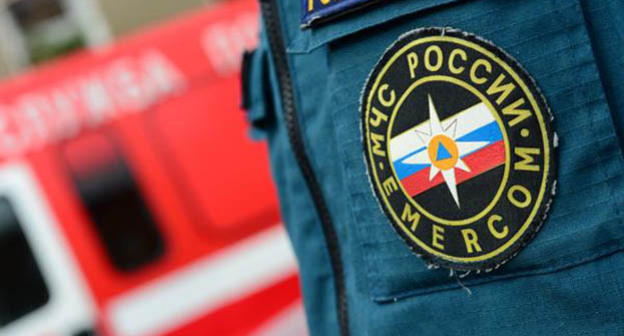 Шеврон на рукаве сотрудника МЧС. Фото Виктории Перевязко, «Кубань 24».