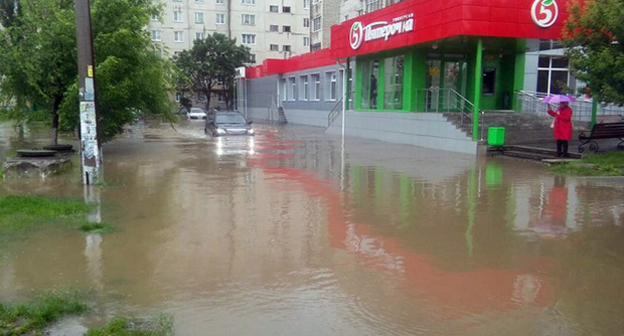 Подтопление в Невинномысске.  
Фото  http://bloknot-stavropol.ru/news/stavropole-idet-ko-dnu-voda-zataplivaet-ulitsy-gor