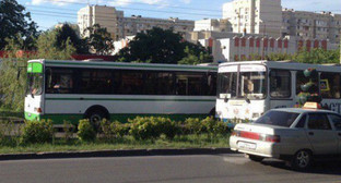 ДТП с участием общественного транспорта в Ростове-на-Дону 
Фото  http://bloknot-rostov.ru/news/dva-rostovskikh-avtobusa-stolknulis-v-mikrorayone--848711
