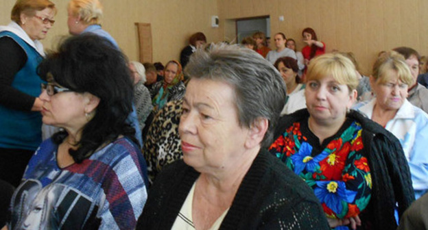 Участники схода в поселке Звездный в Кабардино-Балкарии. 22 мая 2017 г. Фото Людмилы Маратовой для "Кавказского узла"