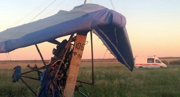 На месте крушения Фото http://bloknot-volgograd.ru/news/pogibshiy-v-volgograde-pilot-deltaplana-letal-ne-v-849117