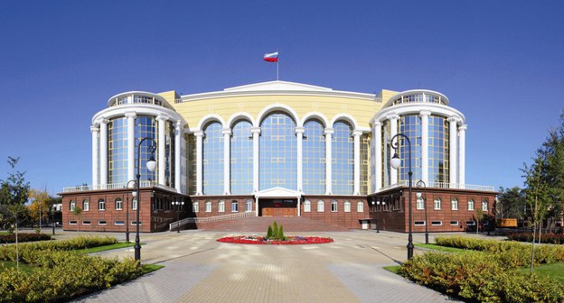 Здание Астраханского областного суда. Фото http://eco-turizm.net/uploads/posts/2015-09/1441550315_arhitektura-astrahani.jpg