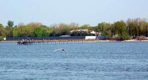 Пляж Ростова-на-Дону, расположенный на Левом берегу Дона. Фото http://privet-rostov.ru/gorod/14732-v-rostove-iz-za-podgotovke-k-mundialyu-na-levom-beregu-dona-zakroyut-plyazh.html