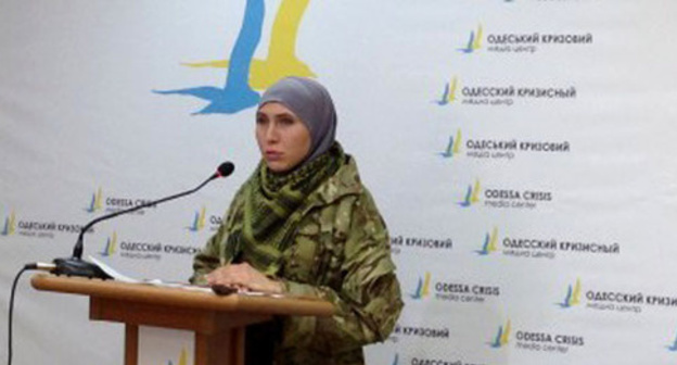 Амина Окуева. Фото: стоп-кадр видео "Иса Мунаев и Амина Окуева", http://www.youtube.com/watch?v=L54NTpenCkM