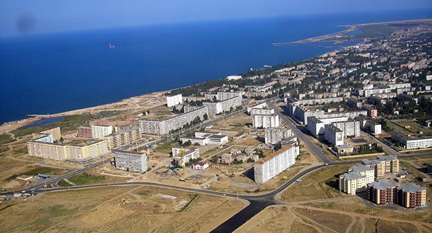 Каспийск с высоты птичьего полёта. Фото 
© салават хайрзаманов, http://photogoroda.com/photo-goroda-kaspijsk-photo-city-3649.html#