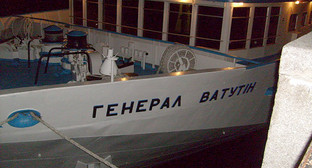 Теплоход "Генерал Ватутин" Фото http://www.infoflotforum.ru/topic/34274-dnepr-2011-kiev-okrestnosti-suda/ Теплоход "Генерал Ватутин" Фото http://www.infoflotforum.ru/topic/34274-dnepr-2011-kiev-okrestnosti-suda/