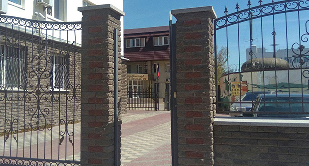 Вход на территорию Окружного военного суда. Фото Константина Волгина для "Кавказского узла"