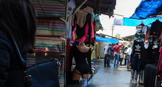 Рынок  Фирдуси. Фото © Sputnik/ Asatur Yesayants
https://ru.armeniasputnik.am/columnists/20161102/5349376/rinok-armenia-erevan-firdusi-torgovci.html