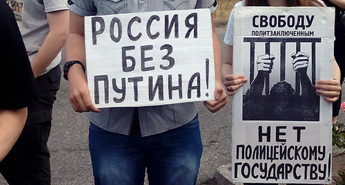 Участники акции сторонников Навального в Волгограде. Фото Татьяны Филимоновой  для "Кавказского узла"