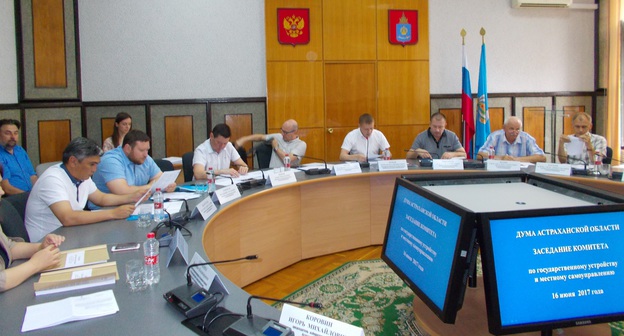 Заседание комитета думы Астраханской области. Астрахань, 16 июня 2017 г. Фото Елены Гребенюк для "Кавказского узла"