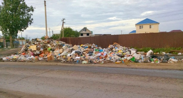 Стихийная свалка в Астрахани.Фото http://onf.ru/2017/05/26/aktivisty-onf-dobilis-likvidacii-stihiynoy-svalki-v-astrahani/