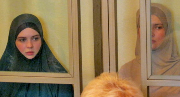 Татьяна Карпенко (слева) и 
Наталья Гришина в зале суда. Фото Константина Волгина для "Кавказского узла"