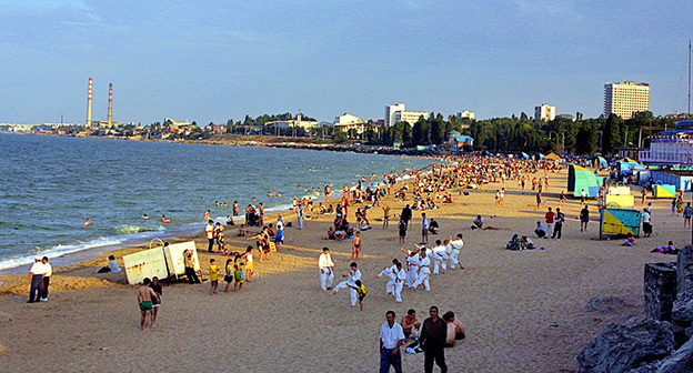 Городской пляж в Махачкале Фото http://www.odnoselchane.ru/?com=photogallery&page=photo&id=4693