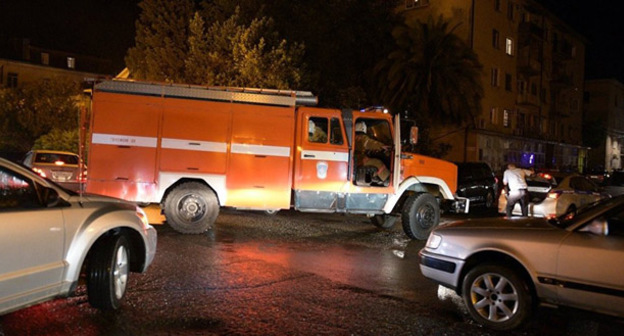 На месте взрыва на улице Калмыкова в Сухуме. 19 июня 2017 г. Фото: Sputnik/Томас Тхайцук