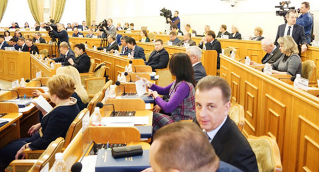 Заседание Астраханской облдумы. Фото http://astroblduma.ru/vm/all_rubrics/6443

