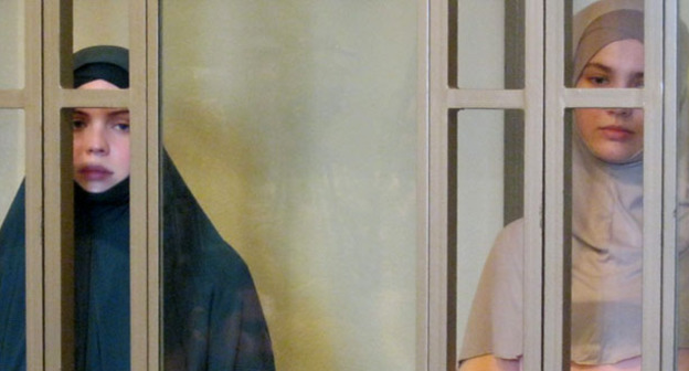 Татьяна Карпенко (слева) и Наталья Гришина в зале суда. Фото Валерия Люгаева для "Кавказского узла"