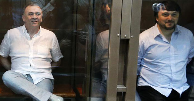Организаторы убийства Анны Политковской - Лом-Али Гатукаев (слева) и Рустам Махмудов. Фото: REUTERS/Sergei Karpukhin
