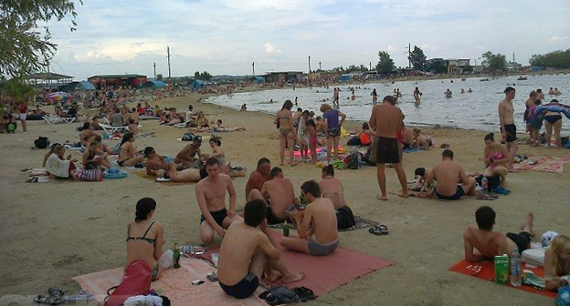 Пляж  Ростова-на-Дону Фото http://bloknot-rostov.ru/news/opasnym-dlya-zdorovya-priznali-vrachi-kupanie-na-v-857604