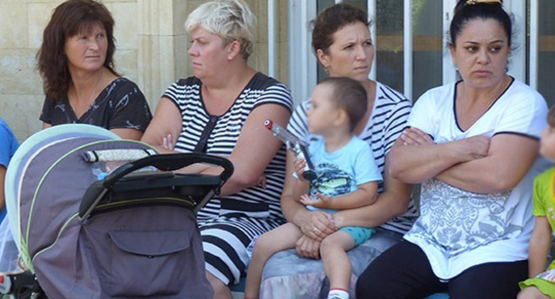 Беженцы с Украины в санатории "Леззет". Дагестан, лето 2014 г. Фото www.riadagestan.ru