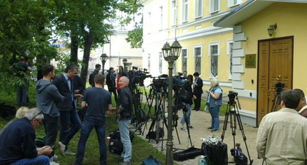 Перед началом заседания по делу об убийстве Немцова. Москва, 27 июня 2017 г. Фото Рустама Джалилова для "Кавказского узла"