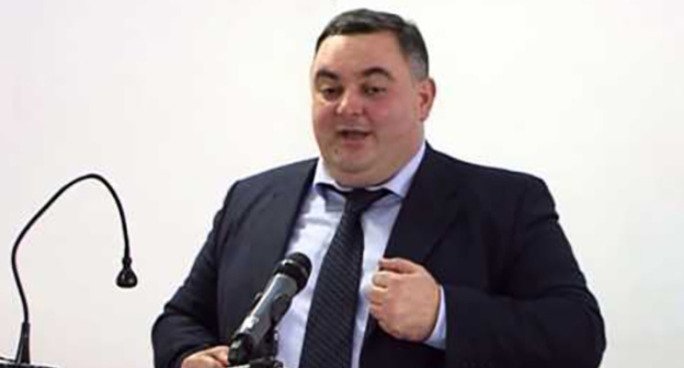 Беслан Аршба.Фото http://vokroog-sveta.ru/game/GeoffIb3aAs/v_abhazii_obschestvennost_vstala_na_zaschitu_ankvaba.html