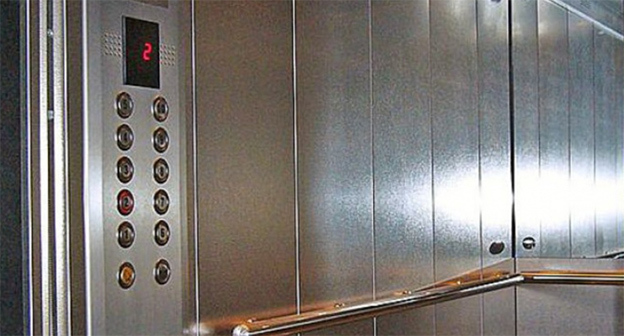 Кабина лифта. Фото http://www.riadagestan.ru/mobile/news/tourism_events/v_dagestane_nachalsya_seriynyy_vypusk_passazhirskikh_i_gruzovykh_liftov/