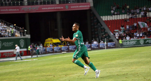 Игрок футбольного клуба "Ахмат". Фото http://fc-akhmat.ru/news