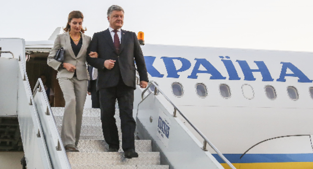 Петр Порошенко с женой в аэропорту Тбилиси. 17 июля 2017 года, Тбилиси. Фото: предоставлено "Кавказскому узлу" пресс-службой президента Грузии