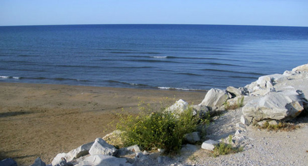 Берег Каспийского моря. Фото Заира Мукаилова http://www.odnoselchane.ru/