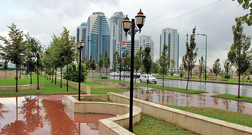 Грозный после дождя. Фото Магомеда Магомедова для "Кавказского узла"