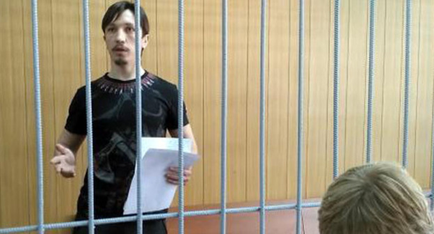 Станислав Зимовец в зале суда. Кадр из видео пользователя Грани.Ру https://www.youtube.com/watch?v=j7cjz-CcuuA

