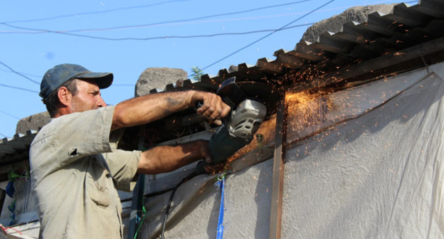 Снос торговых рядов рынка на улице Фирдуси. Ереван, 20 июля 2017 г. Фото Тиграна Петросяна для "Кавказского узла"