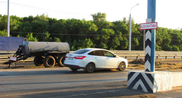 Карантинный пункт АЧС на въезде на Волгоградский мост. Фото Вячеслава Ященко для "Кавказского узла"
