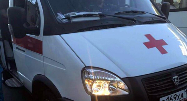 Скорая помощь в Ростове-на-Дону. Фото http://bloknot-rostov.ru/news/ne-uspevshiy-zatormozit-po-tsepochke-voditel-marsh-869132?sphrase_id=334212