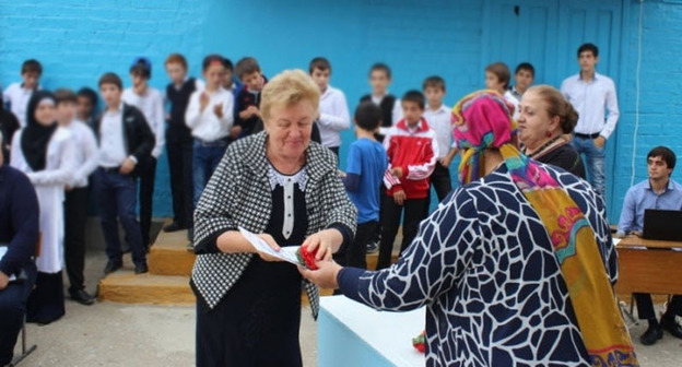 Школьная линейка. Дагестан. Фото http://www.riadagestan.ru