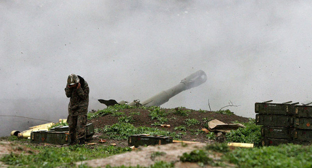 На линии соприкосновения в Нагорном Карабахе. Фото http://minval.az/news/123707105