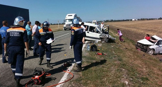 ДТП между Ейском и хутором Приазовка в Краснодарском крае. 2 августа 2017 г. Фото: Пресс-служба ГУ МВД России по Краснодарскому краю