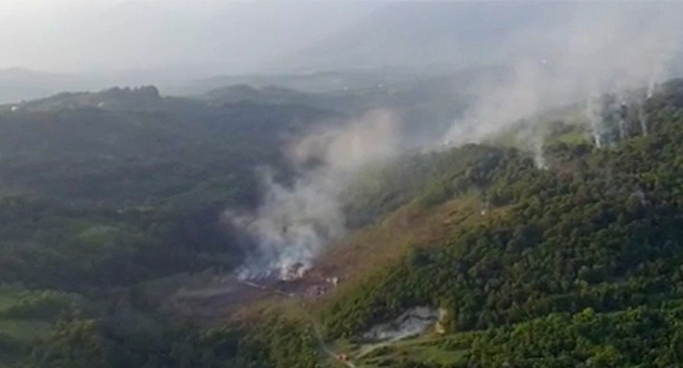 Взрыв на складе боеприпасов в Абхазии. Фото: Стоп-кадр видео с беспилотника http://sputnik-abkhazia.ru/video/20170802/1021576735/vzryv-na-sklade-boepripasov-v-primorskom-kadry-s-bespilotnika.html