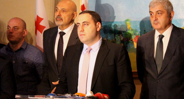 Георгий Вашадзе (второй справа).  лидеры четырех партий призывают к объединению перед выборами оппозиционный спектр. Фото Инны Кукуджановой для "Кавказского узла"